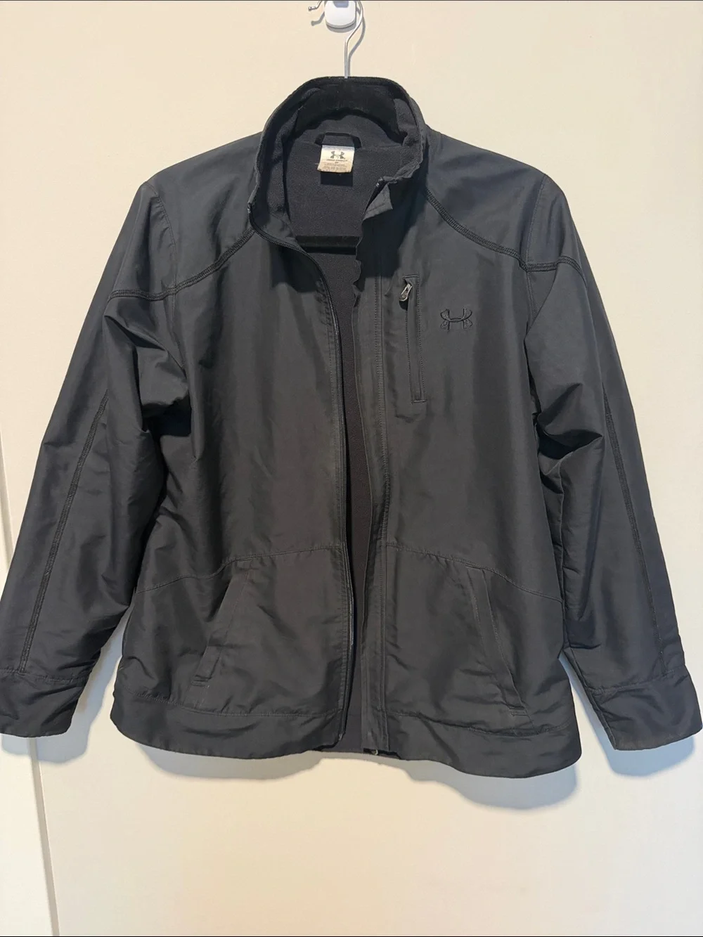 Under Armour Men's Black Lightweight Jacket with Zip Pockets Medium.